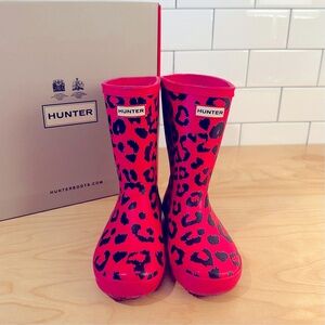 Girls hunter boots in pink cheetah size 12